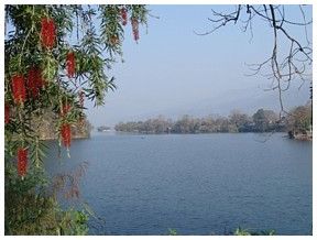 Click for larger picture of Phewa lake, Pokhara